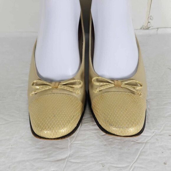 Salvatore Ferragamo Women's US 9 4A Gold Leather Cap Toe Bow Pump Shoes - Picture 4 of 14